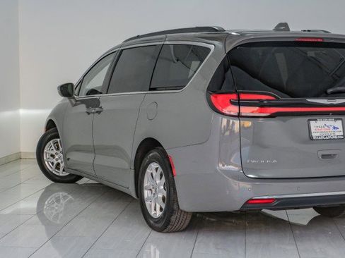 Used 2022 Chrysler Pacifica Touring-L image 47