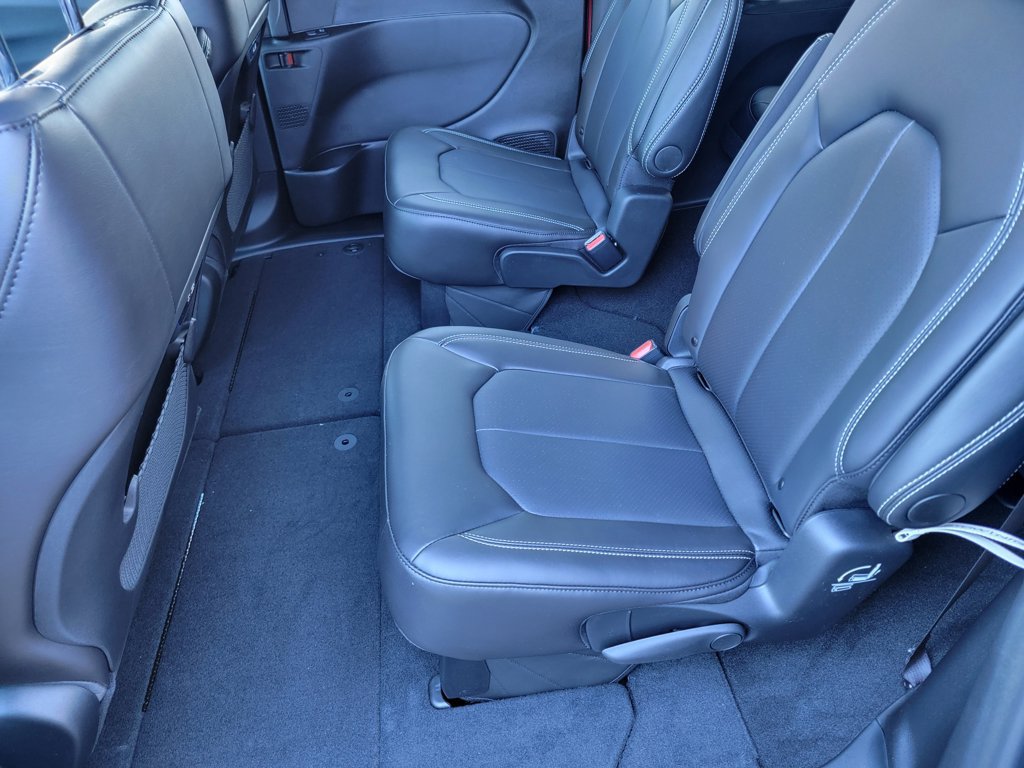 New 2026 Chrysler Pacifica Select FWD image 11