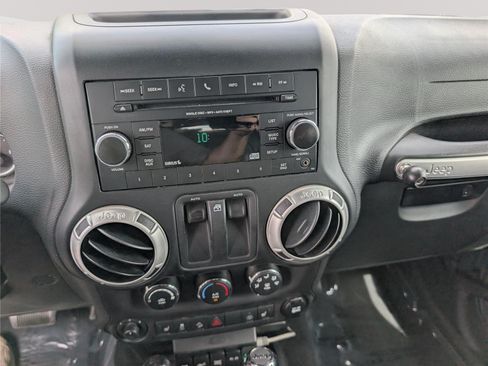 Used 2018 Jeep Wrangler Rubicon w/ Dual Top Group AWD/4WD image 16