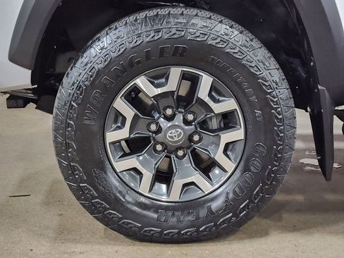 Used 2022 Toyota Tacoma TRD Off-Road AWD/4WD image 28