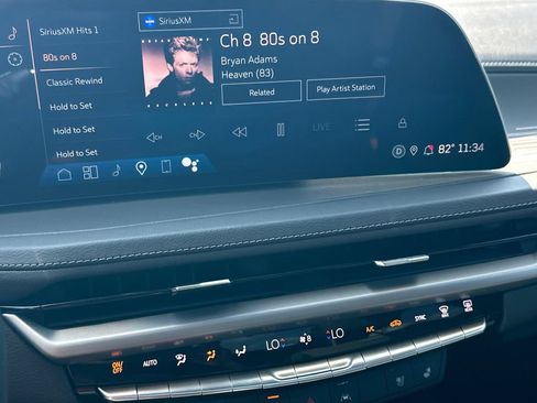 Used 2025 Cadillac XT4 Premium Luxury w/ Technology Package AWD/4WD image 28