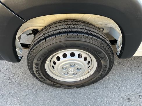 Used 2025 RAM ProMaster 2500 w/ Convenience Group image 14