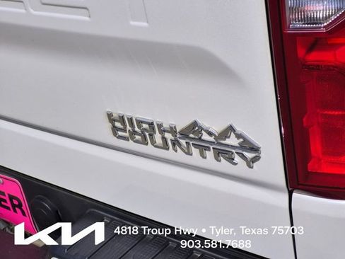 Used 2024 Chevrolet Silverado 1500 High Country w/ High Country Premium Package AWD/4WD image 8