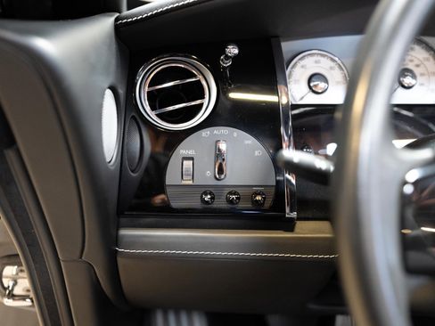 Used 2020 Rolls-Royce Dawn image 61