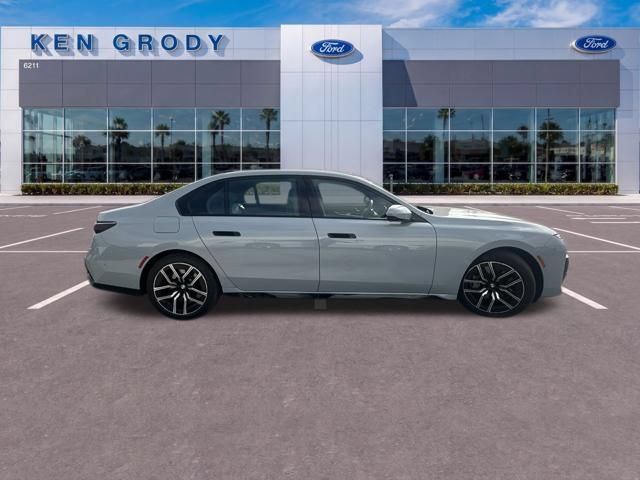 Used 2024 BMW 760i xDrive AWD/4WD image 7