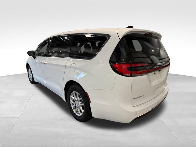 Used 2026 Chrysler Pacifica Select FWD image 7