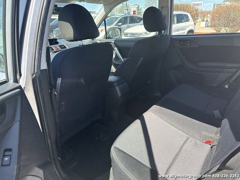 Used 2016 Subaru Forester 2.5i w/ Alloy Wheel Package image 9