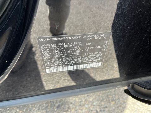 Used 2025 Volkswagen Atlas Cross Sport SE image 29