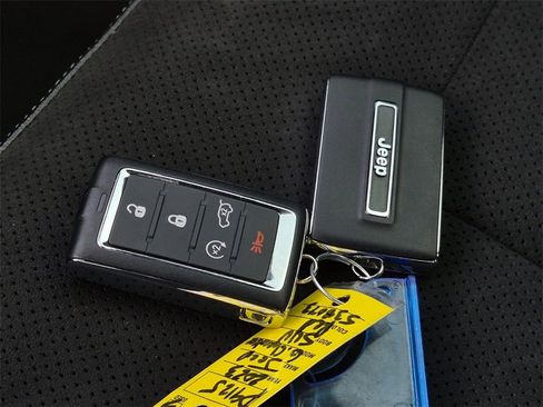 Used 2023 Jeep Grand Cherokee Altitude image 36