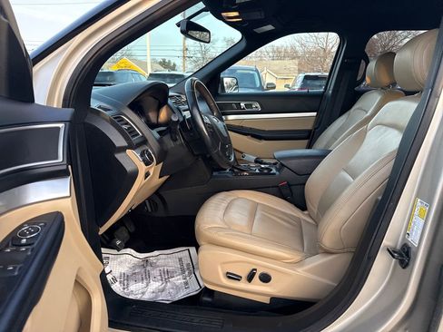 Used 2017 Ford Explorer XLT w/ Equipment Group 202A image 22