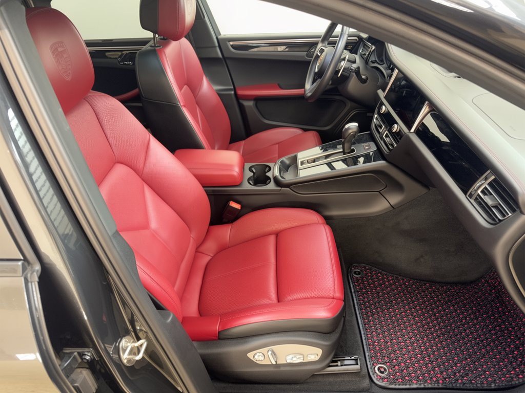 Used 2024 Porsche Macan AWD/4WD image 29