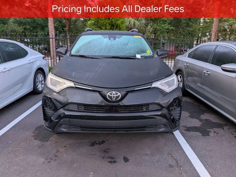 Used 2018 Toyota RAV4 LE FWD image 2