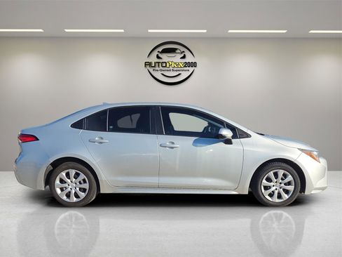 Used 2021 Toyota Corolla LE image 8