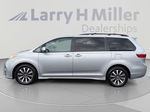 Used 2018 Toyota Sienna LE AWD/4WD image 2