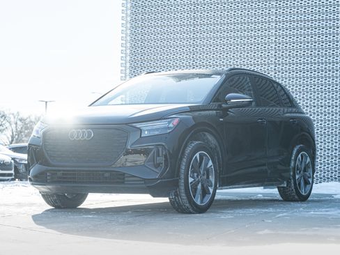 Certified 2024 Audi Q4 e-tron Prestige image 6