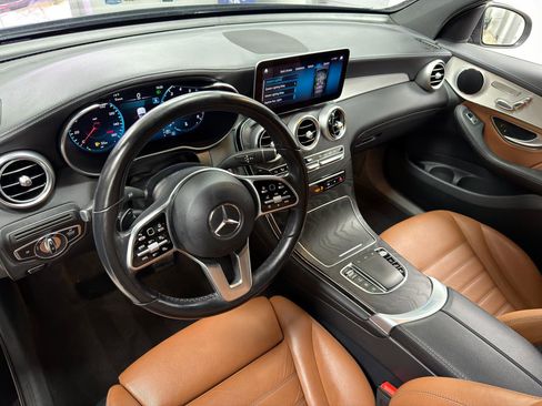 Used 2022 Mercedes-Benz GLC 300 4MATIC w/ AMG Line image 25