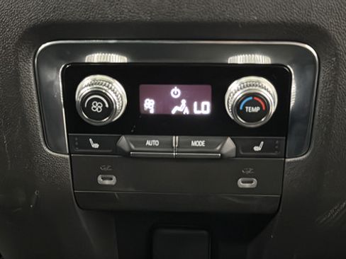 Used 2023 GMC Yukon XL Denali AWD/4WD image 38