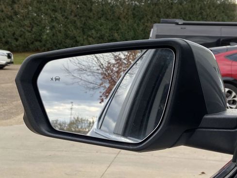 Used 2024 Chevrolet Equinox LT image 9