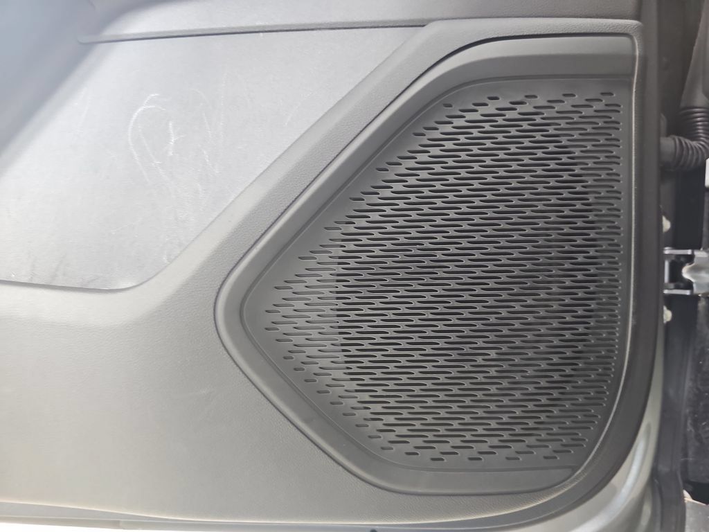 Used 2025 Chevrolet Traverse LT FWD image 35