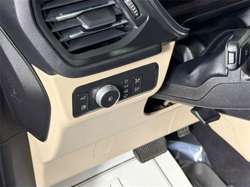 Used 2020 Ford Escape Titanium image 10