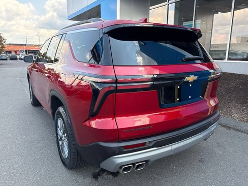 Used 2024 Chevrolet Traverse LT FWD image 8