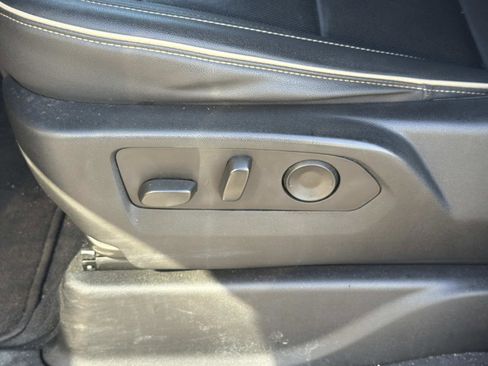 Used 2023 Chevrolet Suburban Premier image 20