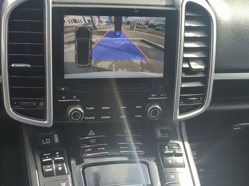 Used 2017 Porsche Cayenne Platinum Edition image 26