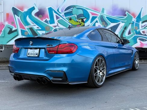 Used 2017 BMW M4 Coupe image 3