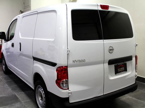 Used 2019 Nissan NV200 S w/ Back Door Glass Package image 4