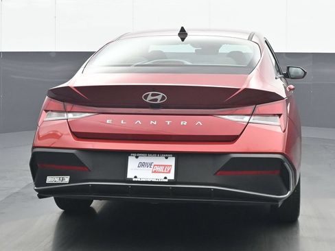 Used 2024 Hyundai Elantra SEL FWD image 5