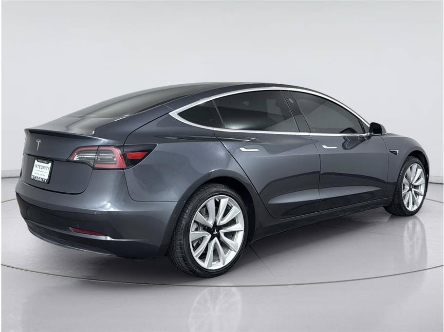 Used 2018 Tesla Model 3 Long Range RWD image 4