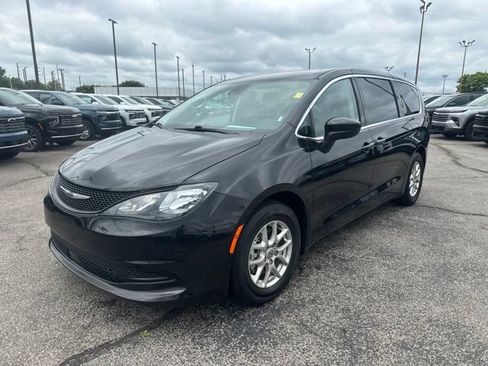 Used 2023 Chrysler Voyager LX FWD image 7