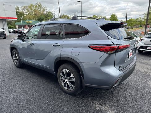 Used 2023 Toyota Highlander XLE AWD/4WD image 7