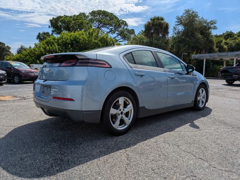 Used 2014 Chevrolet Volt FWD image 4