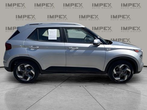 Used 2025 Hyundai Venue SEL FWD image 6