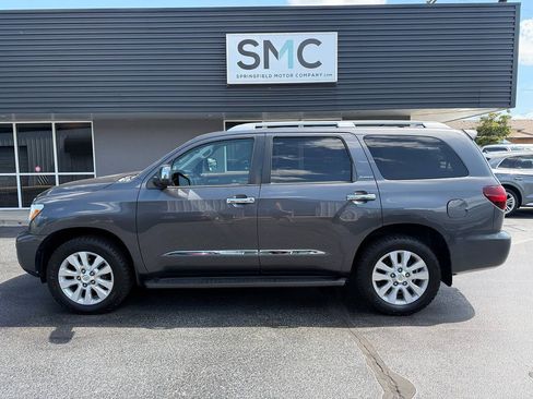 Used 2018 Toyota Sequoia Platinum w/ Preferred Accessory Package AWD/4WD image 9