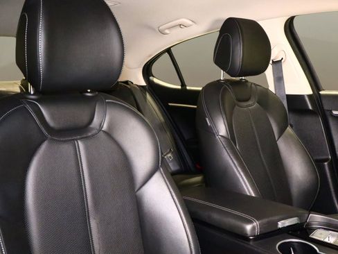 Used 2023 Genesis G70 2.0T image 19