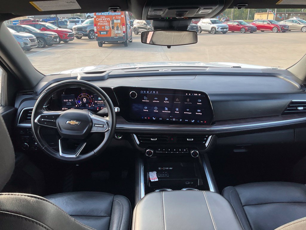 Used 2025 Chevrolet Tahoe LT AWD/4WD image 3