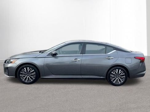 Used 2025 Nissan Altima 2.5 SV image 9