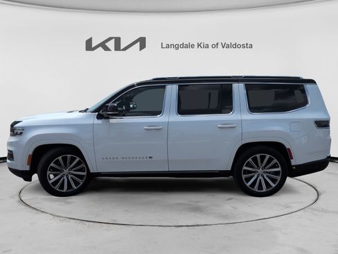 Used 2023 Jeep Grand Wagoneer Series II AWD/4WD image 10