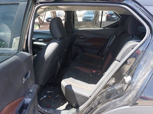 Used 2021 Nissan Kicks SR w/ Interior Electronics Package FWD image 12