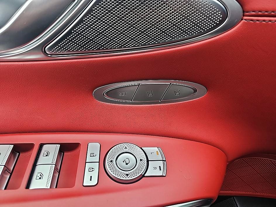 Used 2022 Genesis GV70 2.5T w/ Sport Prestige Package AWD/4WD image 11