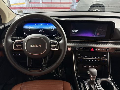 Used 2023 Kia Carnival SX Prestige FWD image 16