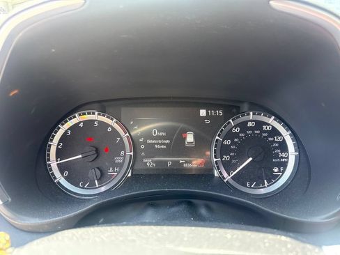 Used 2025 Toyota Highlander XLE FWD image 5