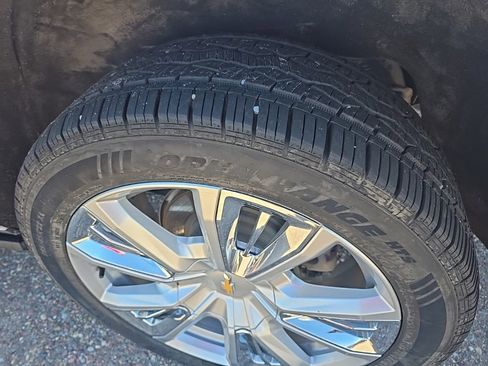 Used 2023 Chevrolet Suburban High Country w/ Premium Package 2 image 29