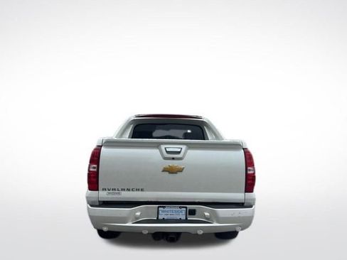 Used 2013 Chevrolet Avalanche LTZ AWD/4WD image 15