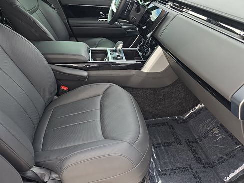 Used 2023 Land Rover Range Rover SE image 7