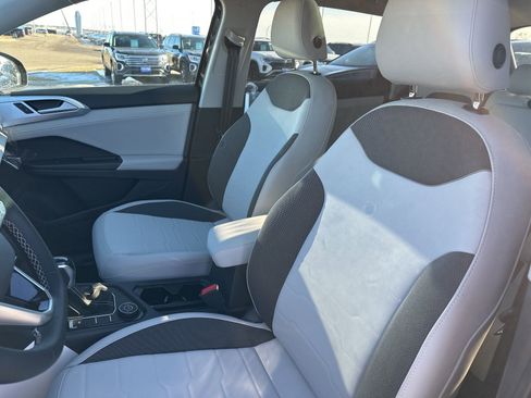 New 2026 Volkswagen Taos SE AWD/4WD image 13