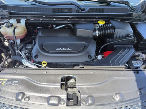 Used 2017 Chrysler Pacifica Touring-L FWD image 20