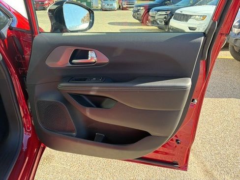 New 2026 Chrysler Pacifica Select image 36